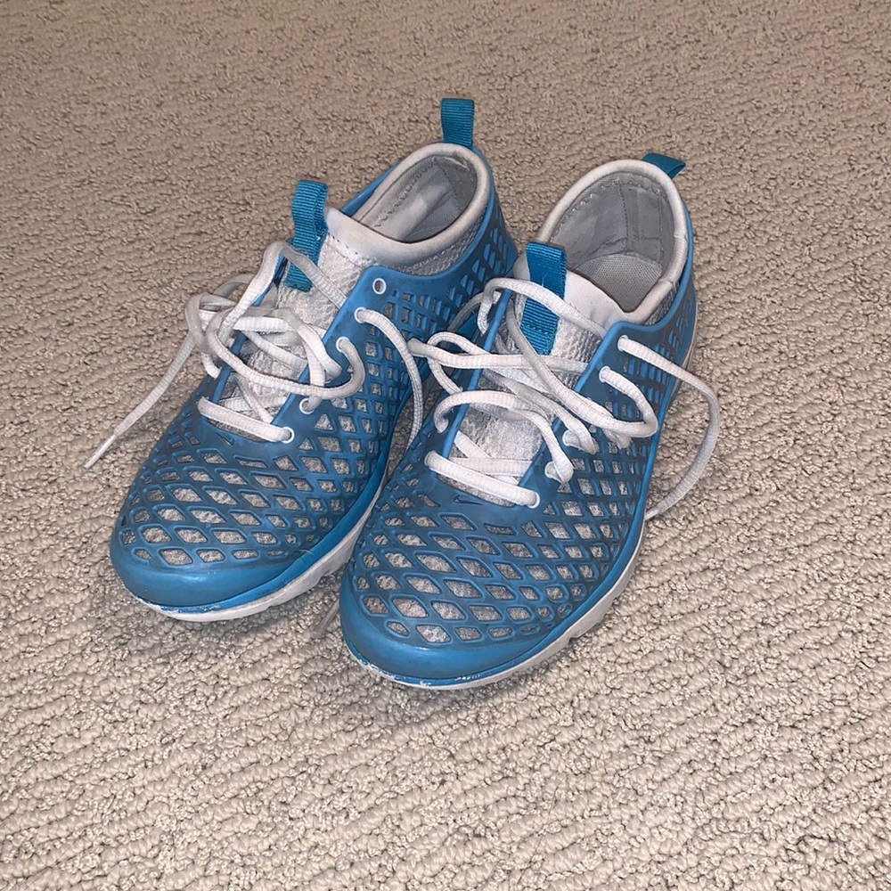 NIKE AIR SHOES